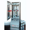 Macchina pneumatica per riempimento bombolette spray